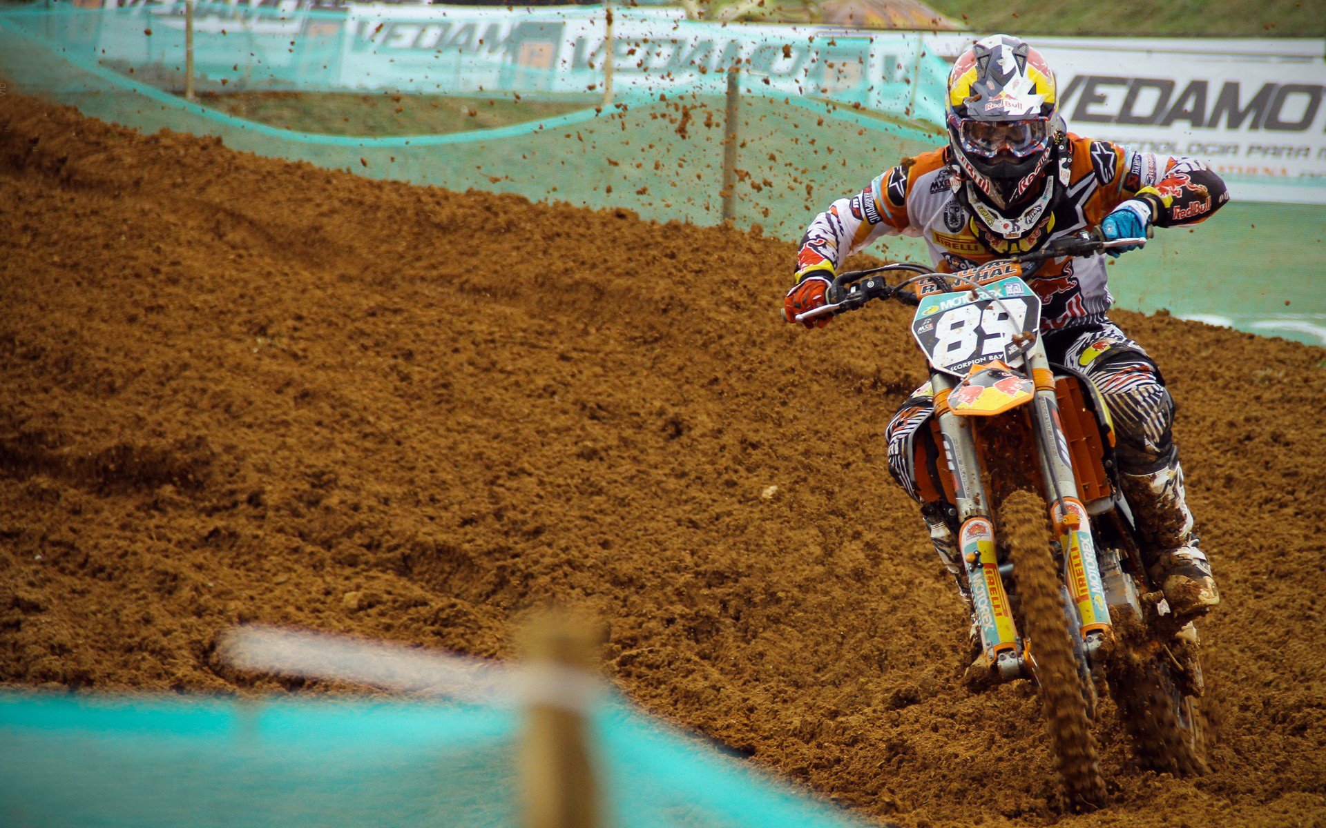 跨界狂想,当佛罗伦萨的炮火点燃智利战场,三笘薰在NBA季后赛接管比赛