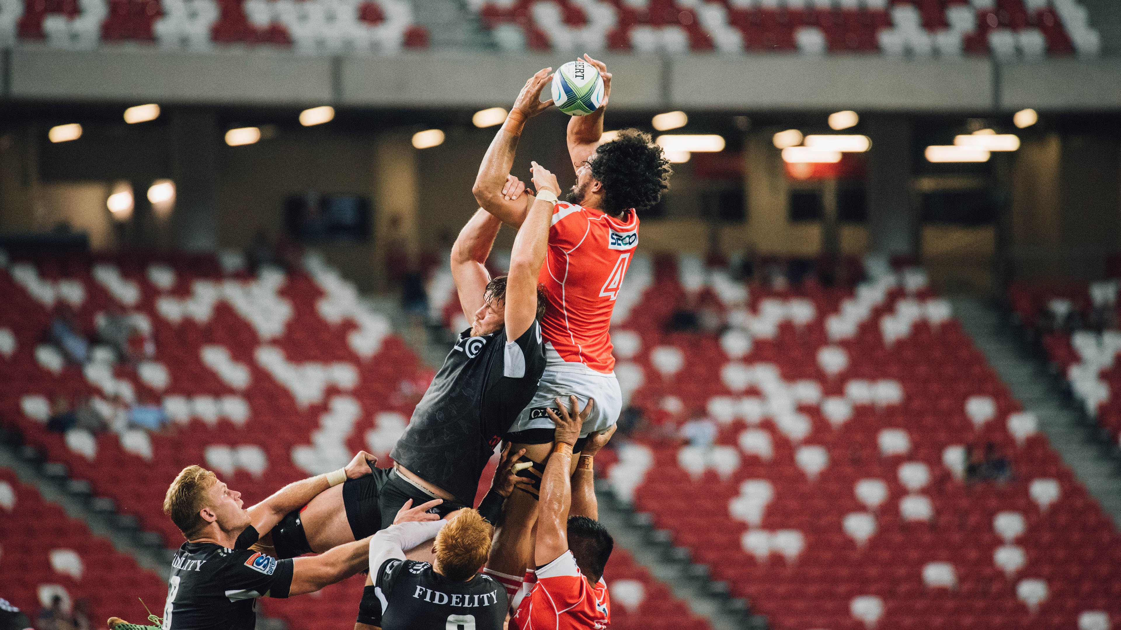 克莱·汤普森手感如神，广东队战术完胜76人